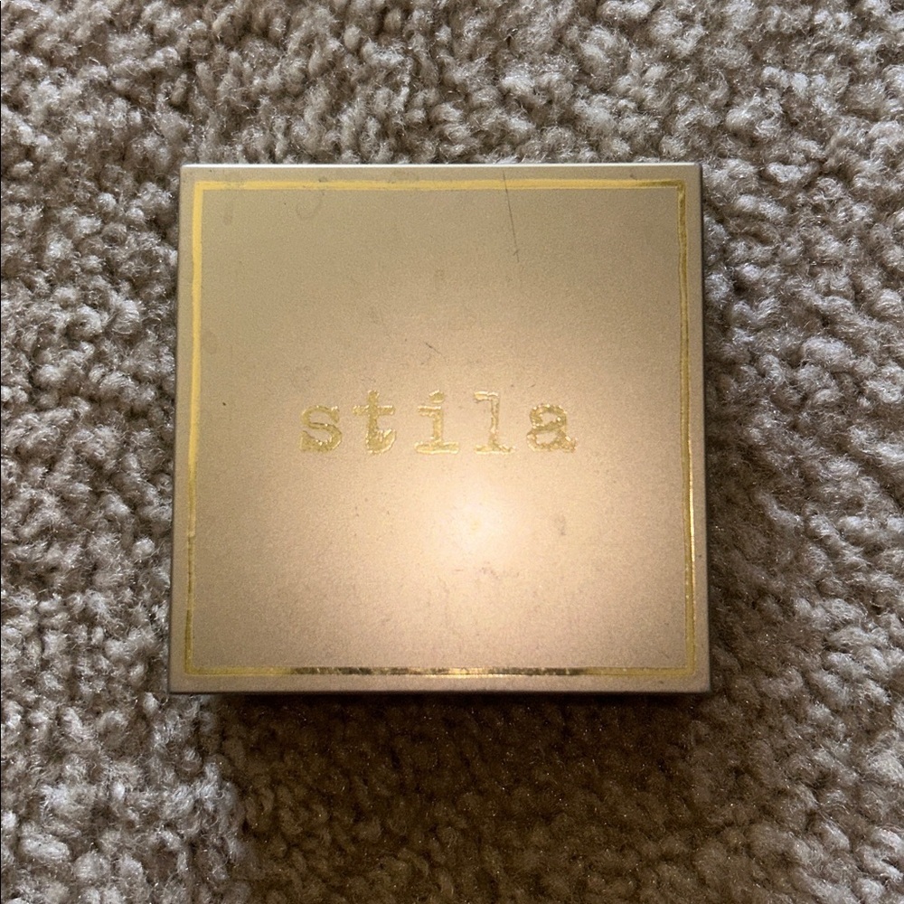 Stila Heaven’s Hue Highlighter Transcendence Illuminating Powder Compact